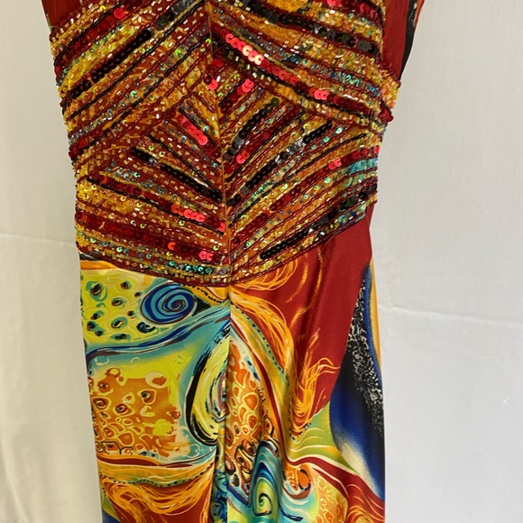 Jovani Milti Colored Long Cocktail Dresses
Excellent condition.
Sizes- 4/6 - Picture 3 of 5
